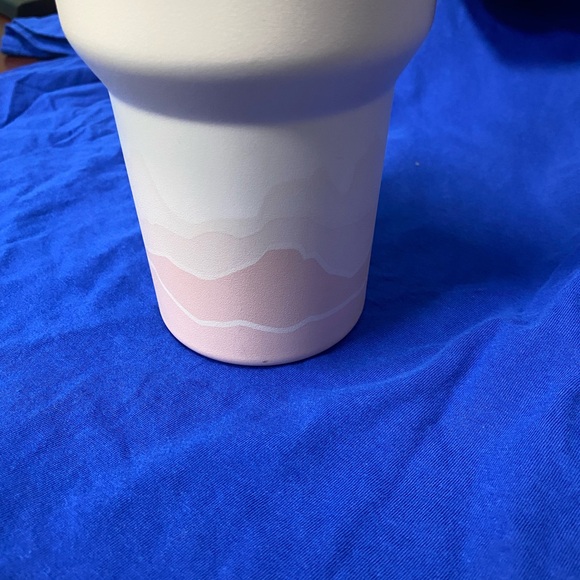 Stanley Travel Quencher Pink Mountains - Picture 2 of 2